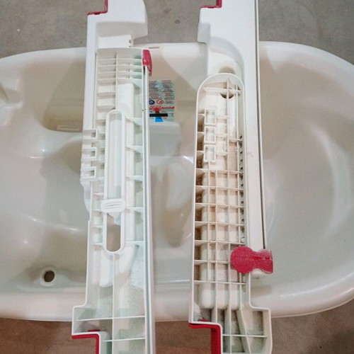 Baby bath tub like new OKBABY with 2 adjustable bases