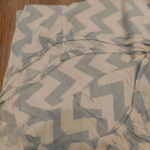 Baby crib sheets with elastic like new for boy