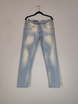 Levi's jeans 571 low rise slim fit.