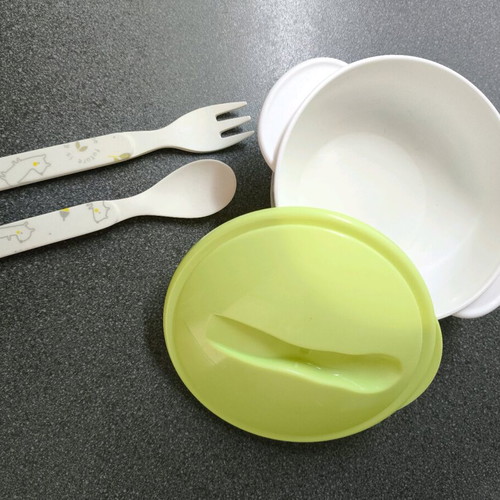 Baby food set used, 2 bowls with lids and spoons