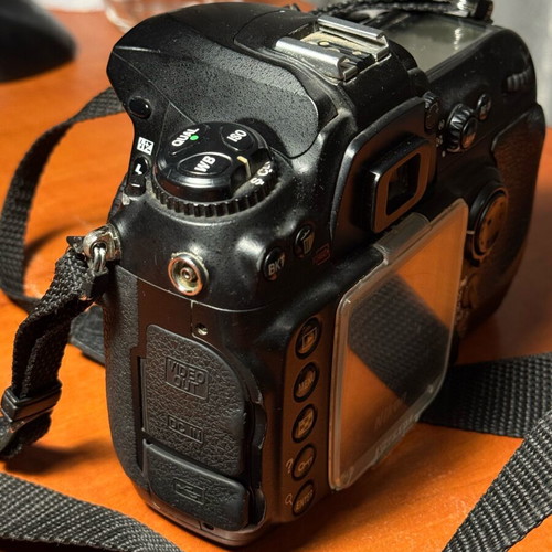Nikon D200 used with 2 EN-EL3e batteries and MB-D200 grip