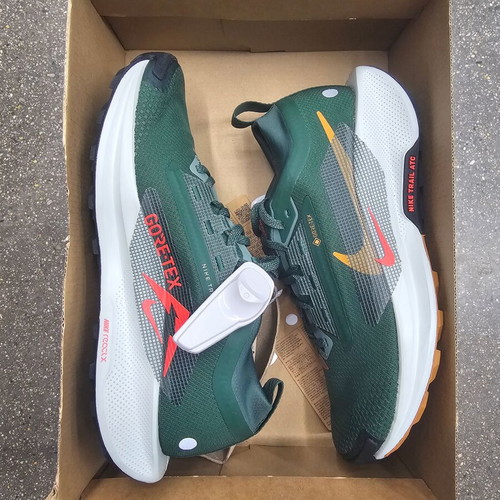 Nike Pegasus Trail 5 GTX shoes size 41 new, Fir Bright Crimson-Clay Green