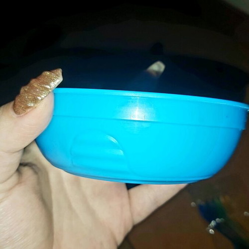 Plastic bowl set with spoons like new