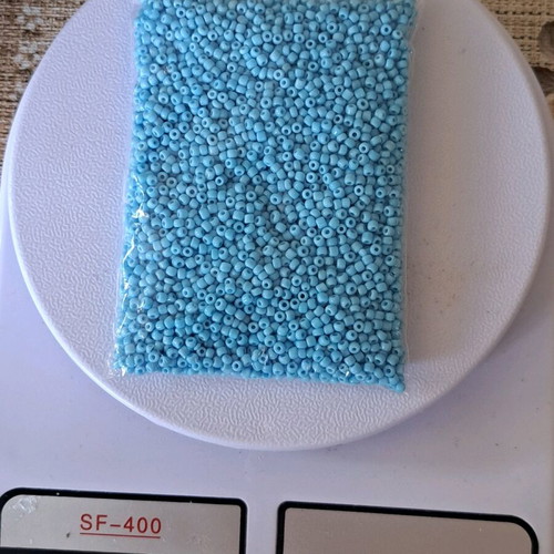 Glass beads 100g like new, blue color