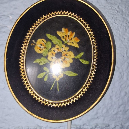 Retro framed textile art like new