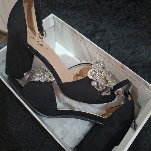 Sandals like new, size 37, velour with low heel