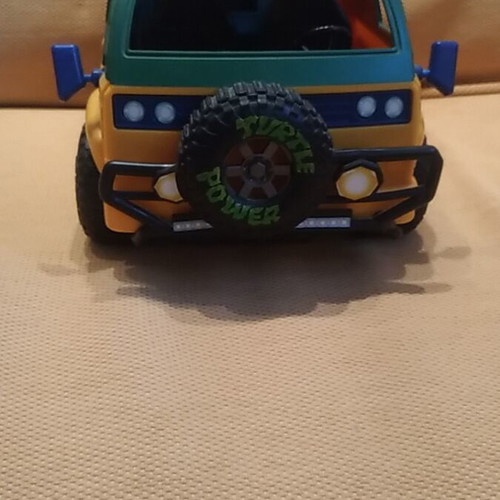 Tmnt pizza truck like new with batteries