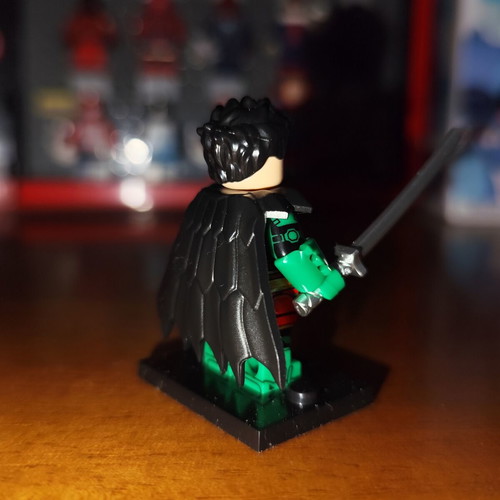 Robin (Rebirth) figure like new with accessories