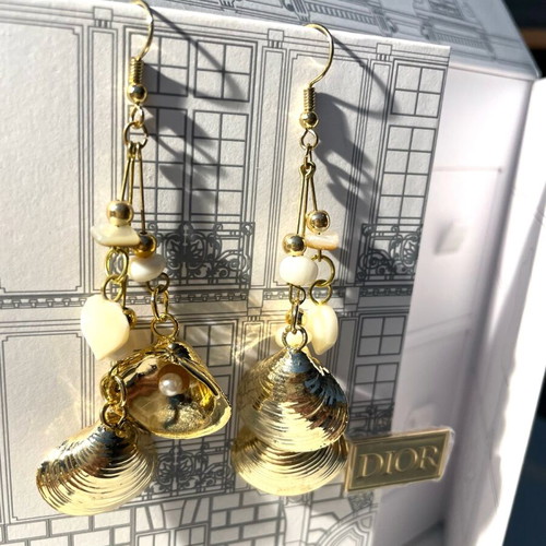 Dangling earrings shell design new, gold color