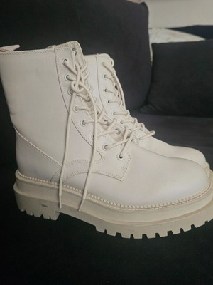 White boots size 38