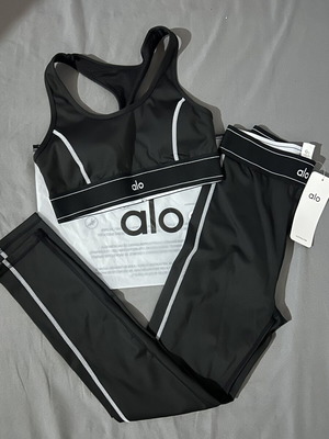 Alo Yoga Set new, size Small, black