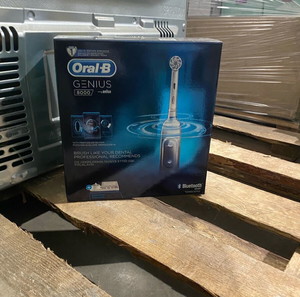 Oral-B Genius 8000 Ηλεκτρική Οδοντόβουρτσα με Χρονομετρητή, Αισθητήρα Πίεσης και Θήκη Ταξιδίου Ασημί