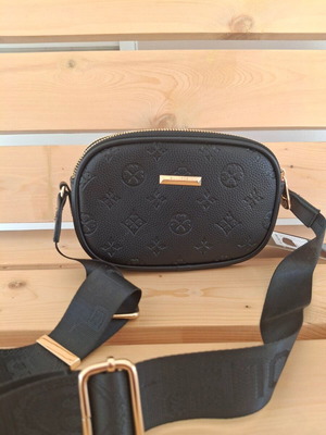 Crossbody bag with 3 compartments and gold details new