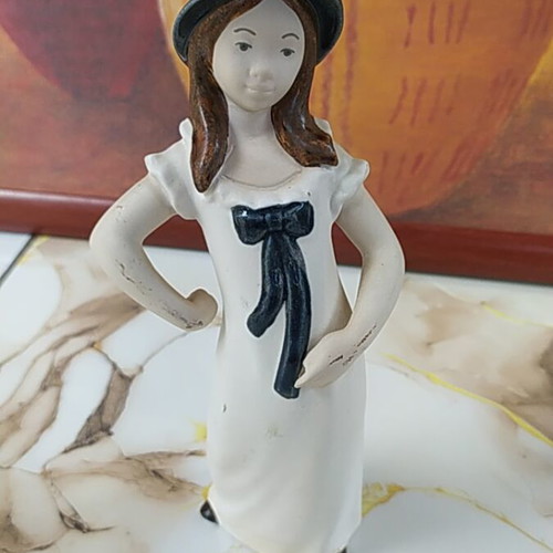 Porcelain figurine young handmade Rex Valencia like new