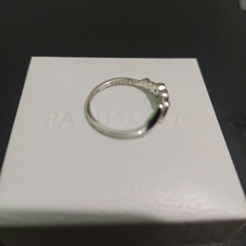 Pandora Mom ring like new, white and gray
