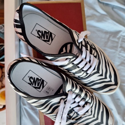 Vans women's sneakers size 40 black and white