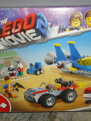 Lego Movie 2 Emmet and Benny's Build and Fix Workshop set