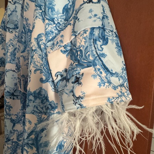 Milkwhite blue kimono like new with padding and pouf sleeves