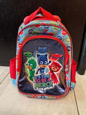 Σχολική τσάντα νηπιαγωγείου PJ Masks με ροδάκια και θήκες