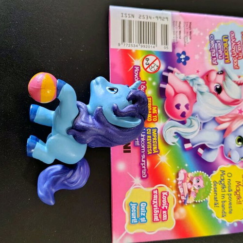Magiki Unicorn DeAgostini like new with book, color changing