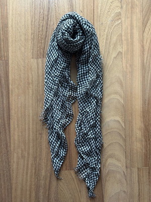 American Vintage scarf like new, black and white
