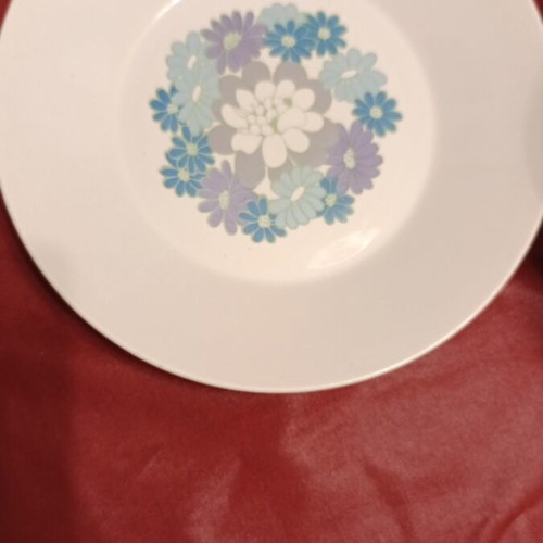 Vintage Keramikos Dinnerware Set 58 Pieces like new, floral design