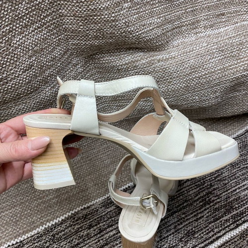 Hispanitas leather sandals like new, size 38, white