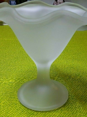 Glass ice cream bowls used, set of 4, from the 80s