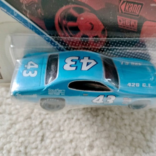 Hot Wheels 2011 Vintage Racing Richard Petty 71 Plymouth GTX new
