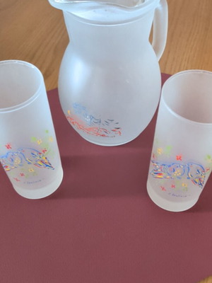 Glass pitcher and two glasses with Stathopoulos designs, like new