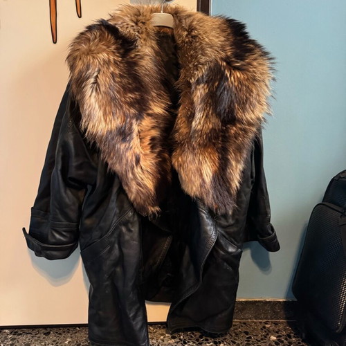 Leather jacket large with fur collar used, black