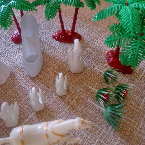 Vintage Kardasis Cake Decoration Set with Cinderella Carriage, Palms, and Mushrooms used