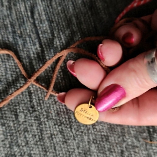 Stella & Dot R Star Necklace like new, natural suede, adjustable