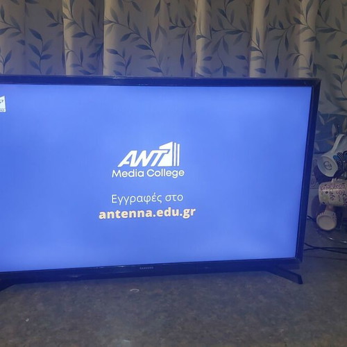 Samsung 32" TV with remote control