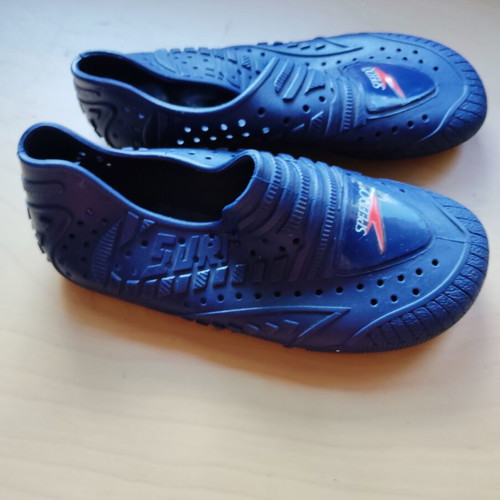 Rubber beach shoes like new, size 26/27, blue