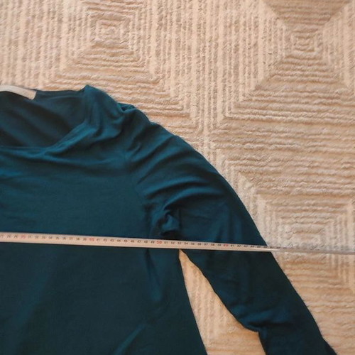Sfera blouse size L like new, green, layering design