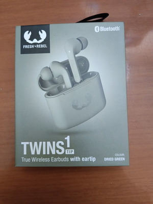 Bluetooth wireless earbuds used with clear sound
