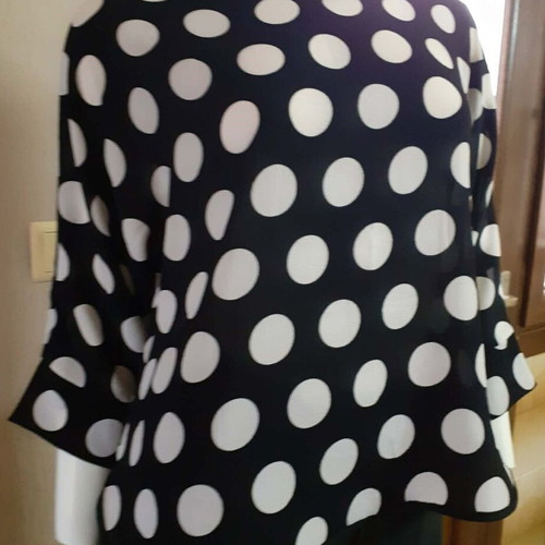 Blouse like new, size L, black and white