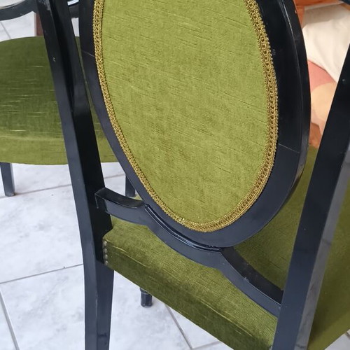 Dining chairs vintage set of 4, like new, velvet fabric, carved detail