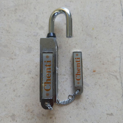 Magnetic hasp lock
