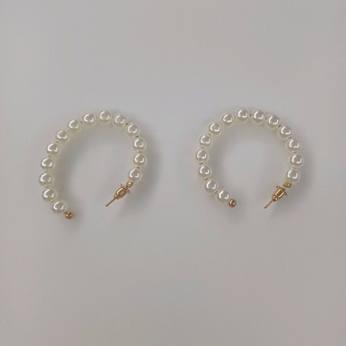 Pearl earrings new, white