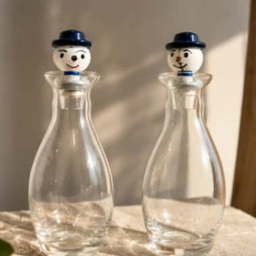 Carafe set of 2 with decorative stopper, like new
