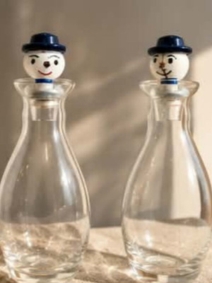 Carafe set of 2 with decorative stopper, like new