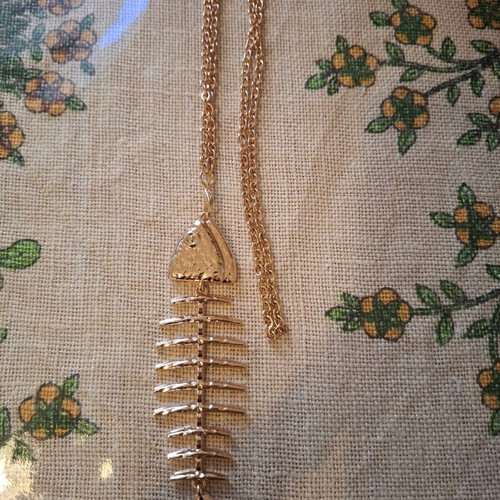 Fishbone necklace new, unworn, gold color