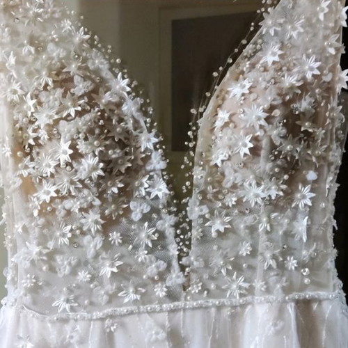 Wedding dress handmade used with embroidery, veil and feathers