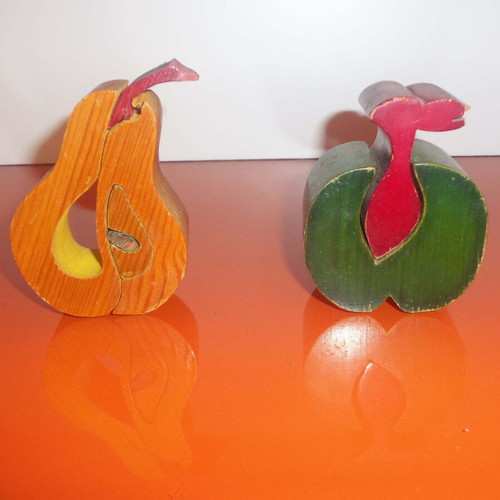 Wooden educational fruit toys used, set of 2 (pear and apple)