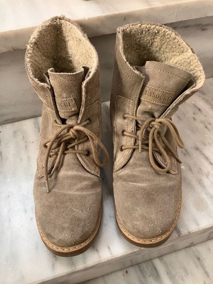 Boots size 38 beige used, warm with laces