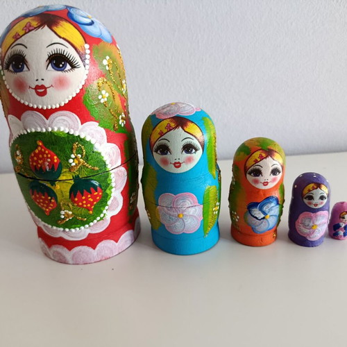 Matryoshka Babushka wooden hand-painted 5 in 1 like new