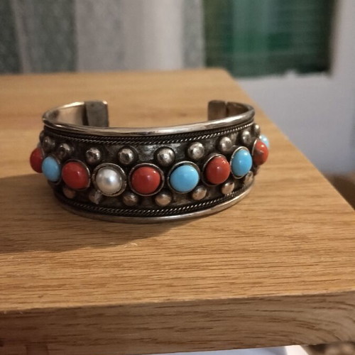 Vintage Boho bracelet like new, silver with turquoise and coral