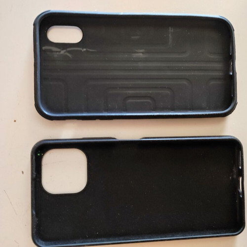 Mobile phone cases used, two colors available